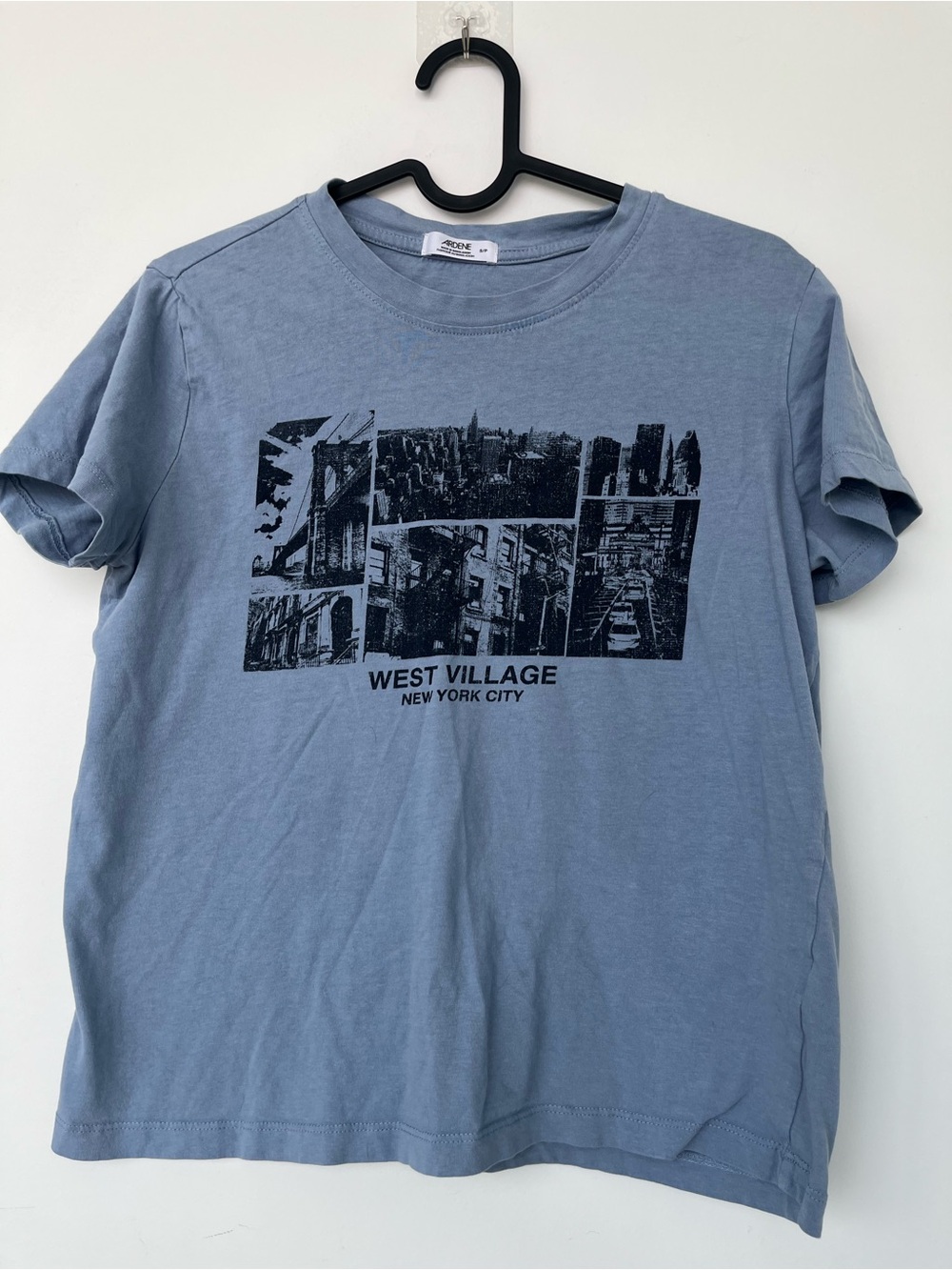 Ardene West Village Graphic Tee - Light Blue
